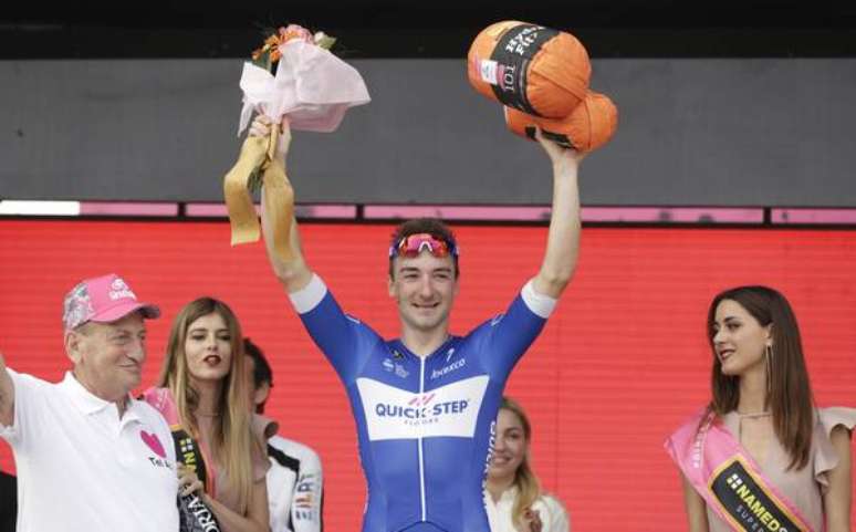 Elia Viviani vence 2ª etapa do Giro d'Italia