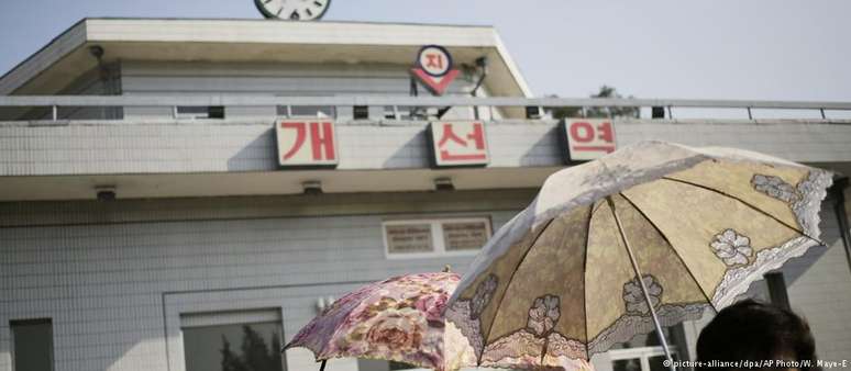 Relógio em estação de trem de Pyongyang