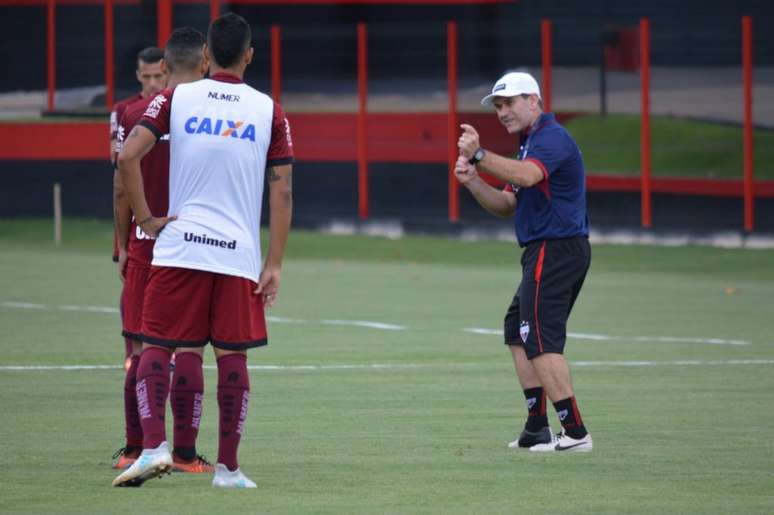 Tencati viu time pouco inspirado na partida contra o CRB, mas projeta bom resultado contra o Londrina (Divulgação Atlético-GO)