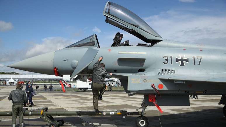 &Eacute; frequente que o transporte de efetivos atrase por falta de combust&iacute;vel ou reposi&ccedil;&atilde;o de pe&ccedil;as