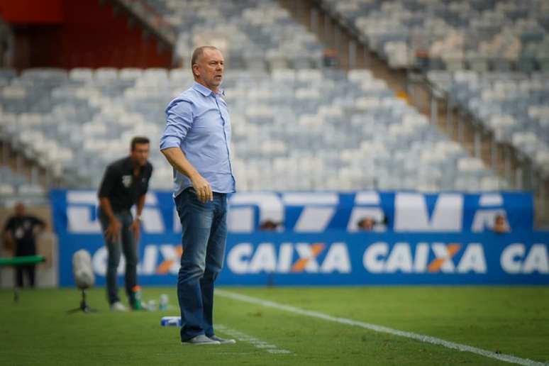 Mano Menezes se mostra satisfeito com atuação da equipe celeste (Foto: Vinnicius Silva / Cruzeiro)