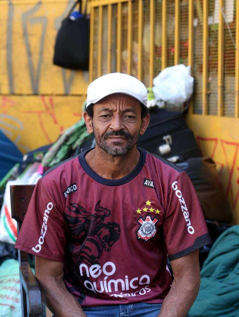 Jo&atilde;o Jesus dos Santos perto do local de desabamento de pr&eacute;dio em S&atilde;o Paulo
 4/5/2018    REUTERS/Paulo Whitaker