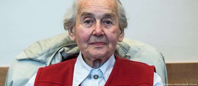 Ursula Haverbeck alega que Auschwitz nunca foi usado para extermínio em massa