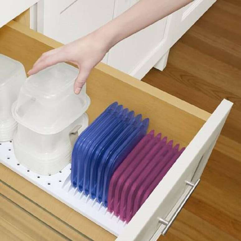 6. Como organizar a cozinha e manter os potes pl&aacute;sticos sempre em ordem