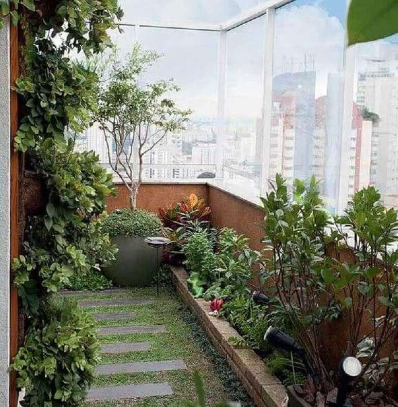 37. Varanda com jardim e horta para apartamento