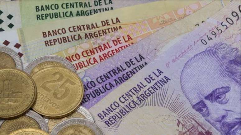 Nas últimas semanas, o peso argentino perdeu valor frente ao dólar
