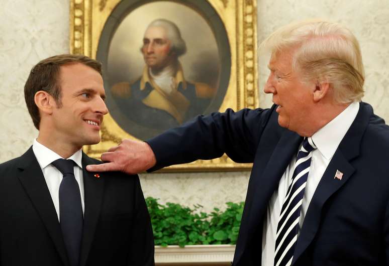 O presidente francês Emmanuel Macron (à esquerda) e o presidente dos Estados Unidos, Donald Trump, na Casa Branca, em Washington, D.C.
24/04/2018
REUTERS/Kevin Lamarque     