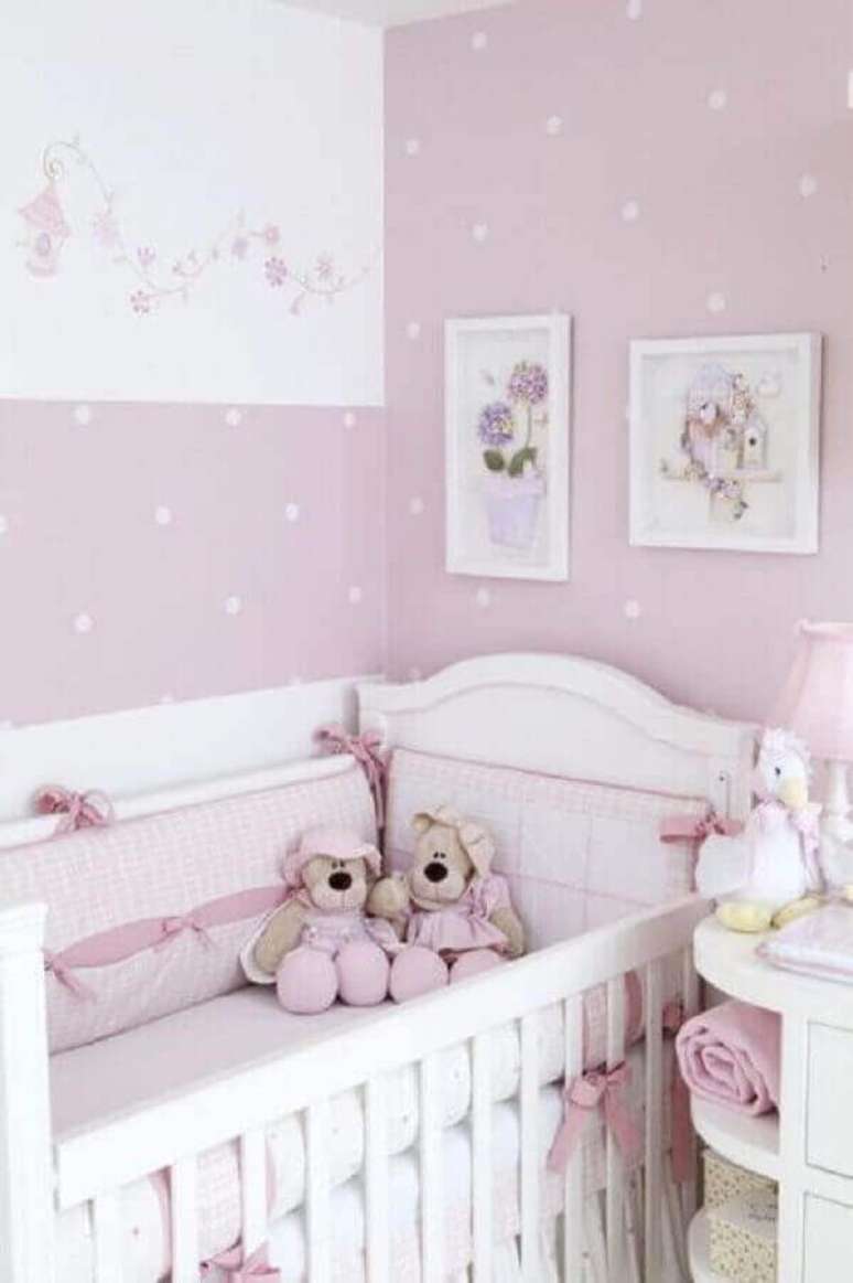 24. Tons de roxo e lilás também são muito utilizados para decoração de quarto de bebê feminino