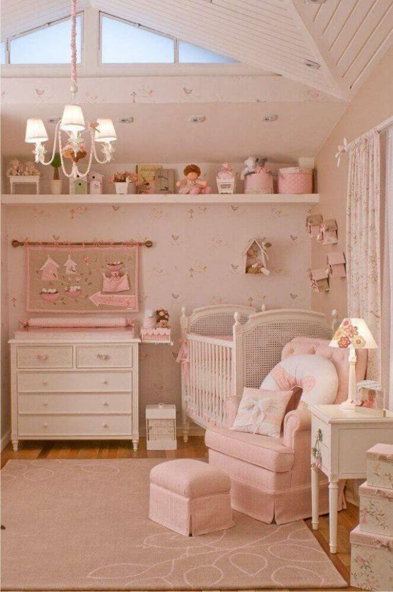 2. Decoração de quarto de bebê feminino em tons de rosa