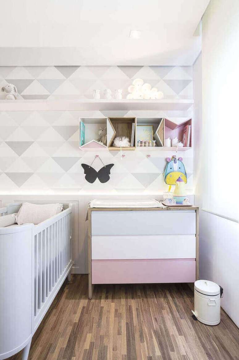 47. Tema neutro para decoração de quarto de bebê feminino