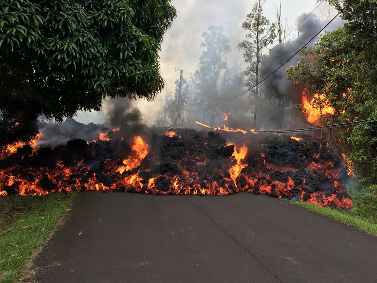 O avanço da lava do vulcão Kilauea tem destruído parte da infraestrutura do Havaí e já provocou a evacuação de aproximadamente 2 mil residentes