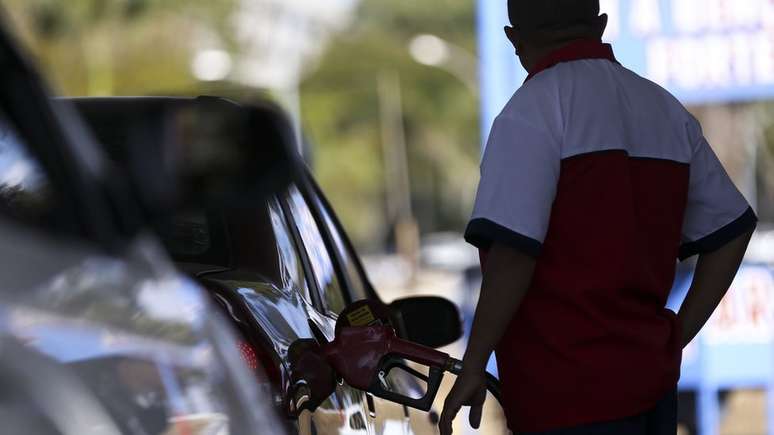 Com preço do petróleo em ascensão, gasolina deve subir de preço nos postos