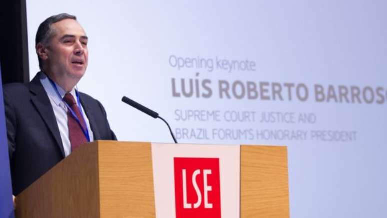Luís Roberto Barroso, do STF, é o relator de algumas das principais investigações contra Temer