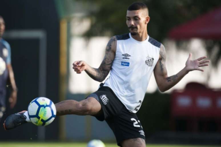 Alison é praticamente uma unanimidade entre os titulares do Santos e deve ser mantido (Foto: Ivan Storti/Santos)