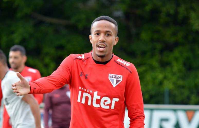 O polivalente Éder Militão foi cortado do jogo contra o Atlético-MG por dores musculares, mas está recuperado (Érico Leonan/saopaulofc.net)