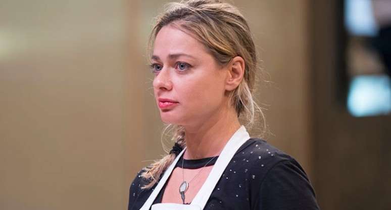 A dona de casa, que não teve o apoio dos pais na carreira gastronômica, sofre intensa pressão emocional de si mesma