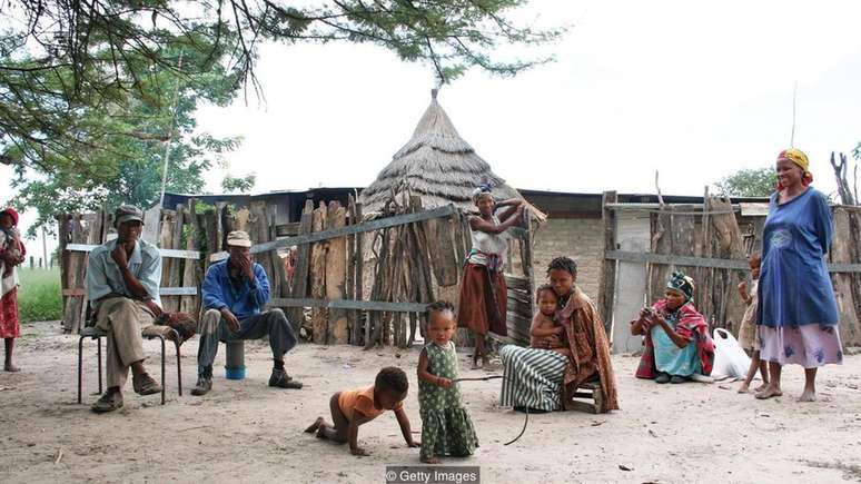 A comunidade de uma pequena vila isolada funciona de maneira bem diferente de um grupo menos interconectado - e isso se reflete nas redes sociais