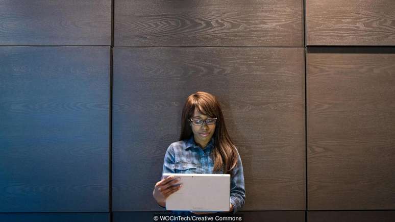 Mulheres e representantes de minorias &eacute;tnicas s&atilde;o desproporcionalmente as maiores v&iacute;timas de abusos no Twitter | Foto: WOCinTech/Creative Commons