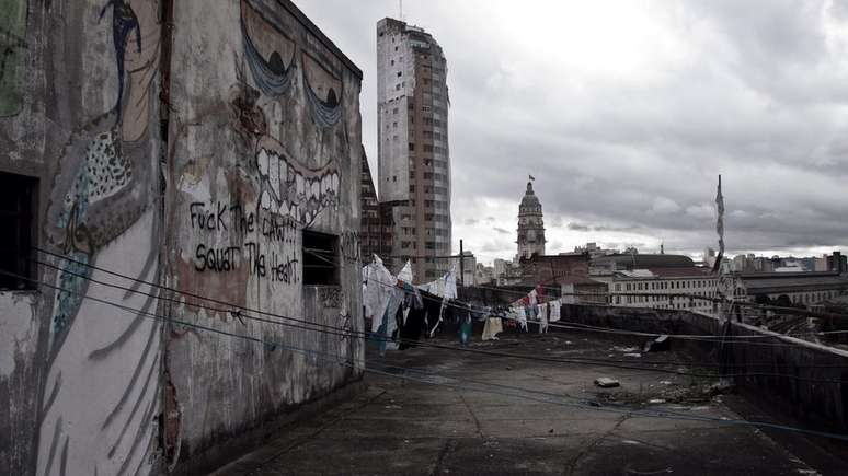 O centro de S&atilde;o Paulo tem dezenas de edif&iacute;cios abandonados