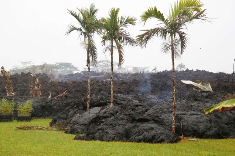 Lava na regi&atilde;o de Leilani Estates por erupc&atilde;o de vulc&atilde;o Kilauea 
 8/5/2018     REUTERS/Terray Sylvester