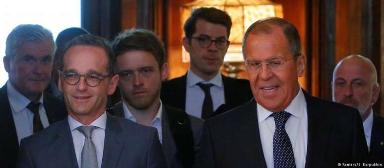 Os ministros do Exterior alemão, Heiko Maas, e russo, Serguei Lavrov, em encontro em Moscou