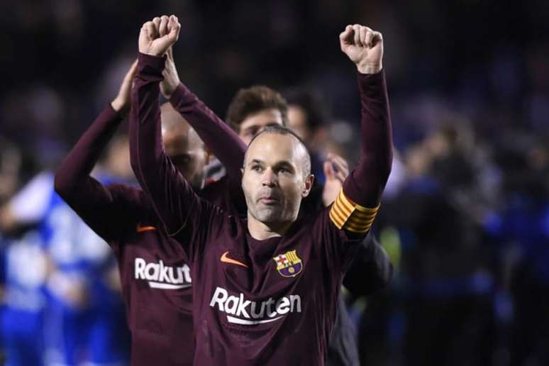 Iniesta anunciou saída do Barcelona ao fim da temporada (Foto: Miguel Riopa / AFP)