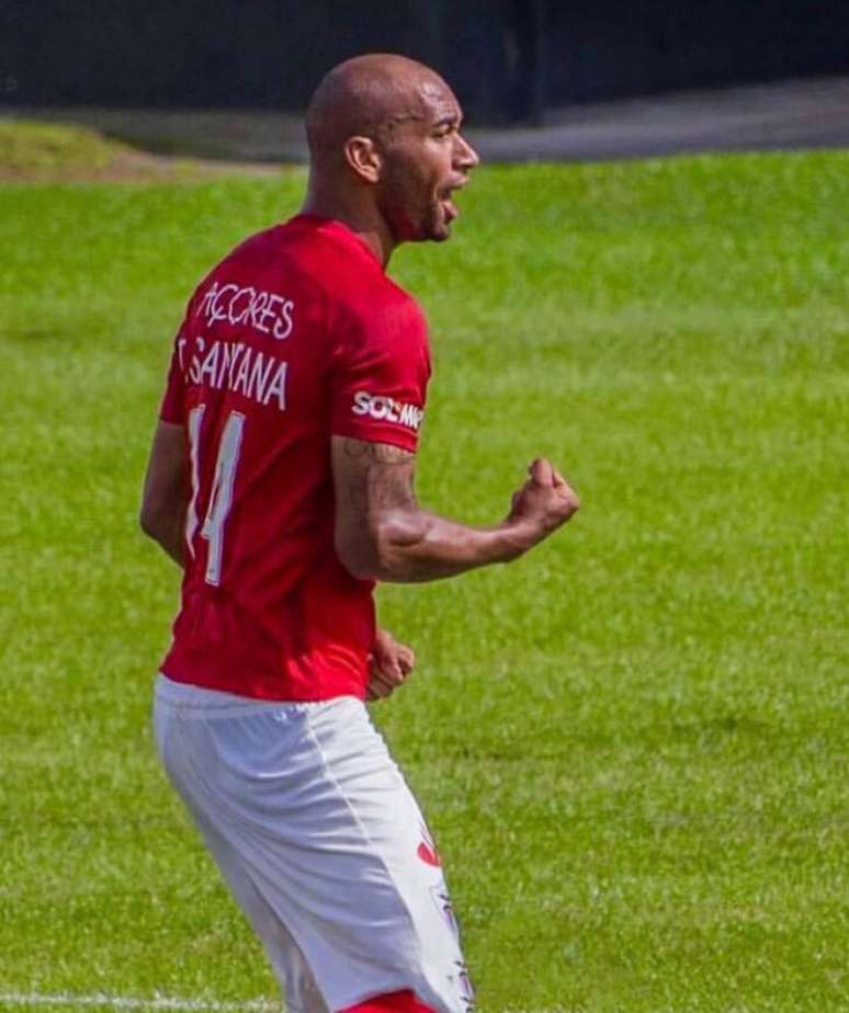 Thiago Santana marca dois gols e dá uma assistência na vitória do Santa Clara (Foto: Arquivo Pessoal)