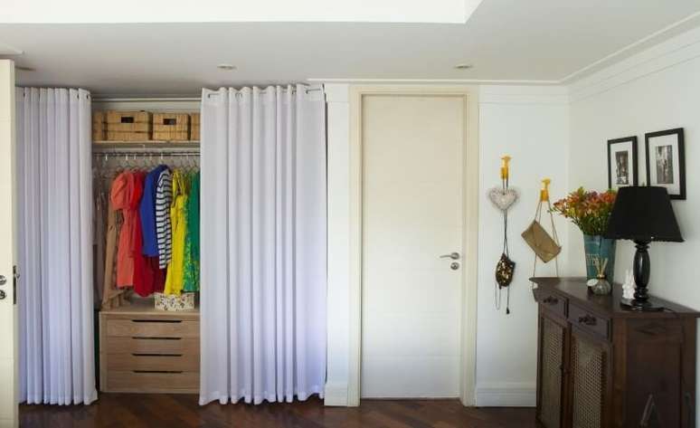 8. Voc&ecirc; gosta e usa muitas pe&ccedil;as coloridas? Sem problemas, elas tamb&eacute;m podem entrar no arm&aacute;rio c&aacute;psula. Projeto de Buji