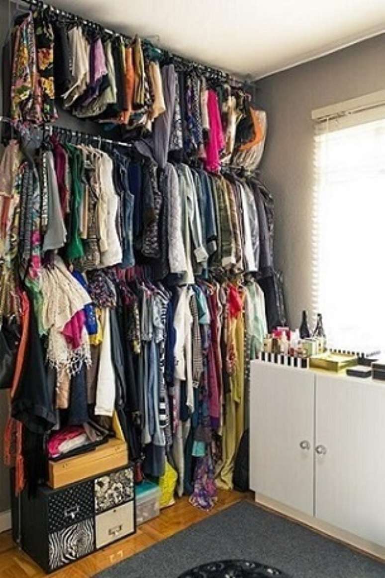 5. Seu closet está assim? Então já entra no espírito do desapego, vai ser necessário! Projeto de Casa Aberta