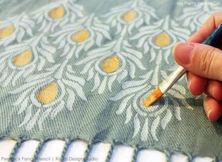3. Aprender pintura em tecido sozinho pode ser fácil, mas você pode também se beneficiar de cursos