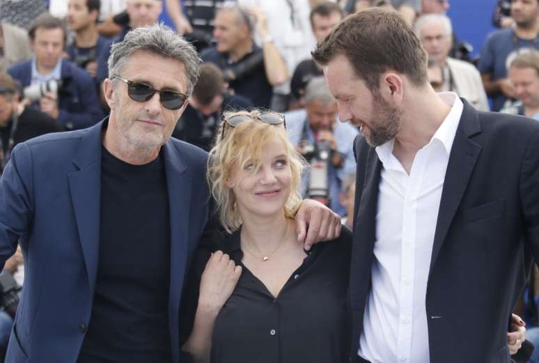 Diretor Pawel Pawlikowski e atores Joanna Kulig e Tomasz Kot no Festival de Cannes. REUTERS/Regis Duvignau