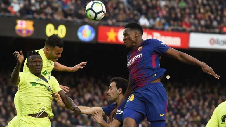 Sem espaço no Barcelona, Mina deve ser emprestado ao Liverpool (Foto: AFP)