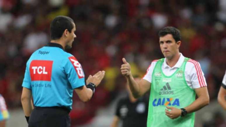Maurício Barbieri durante o jogo entre Flamengo e Ponte Preta (Foto: Paulo Sérgio/Agência F8)