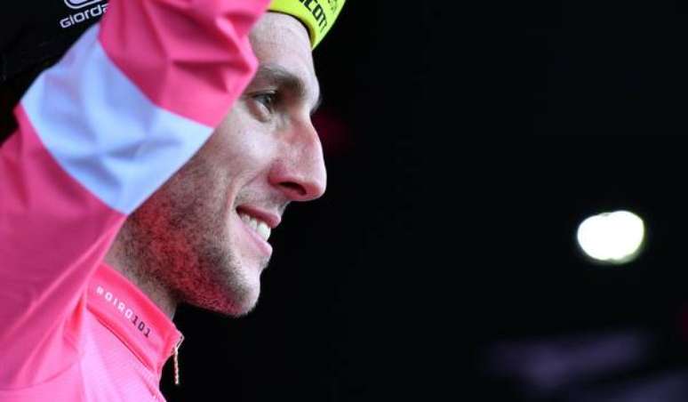 Britânico Simon Yates mantém liderança do Giro d'Italia