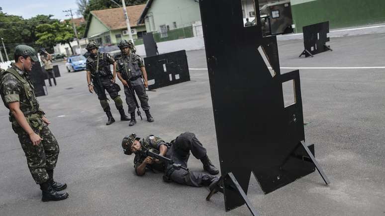 Treinamento do Exército no Rio; coronel defende também fortalecimento da PM no combate ao crime