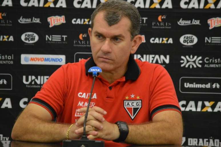 Cláudio Tencati lamenta empate com o Londrina (Foto: Divulgação/Atlético-GO)