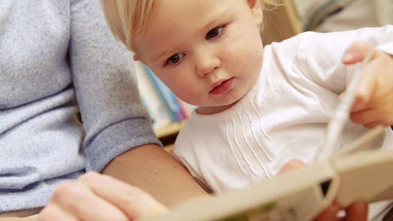 Bebês podem ser estimulados desde cedo a aprender outros idiomas; mas até agora não havia clareza quanto a uma 'idade ótima' de aprendizado