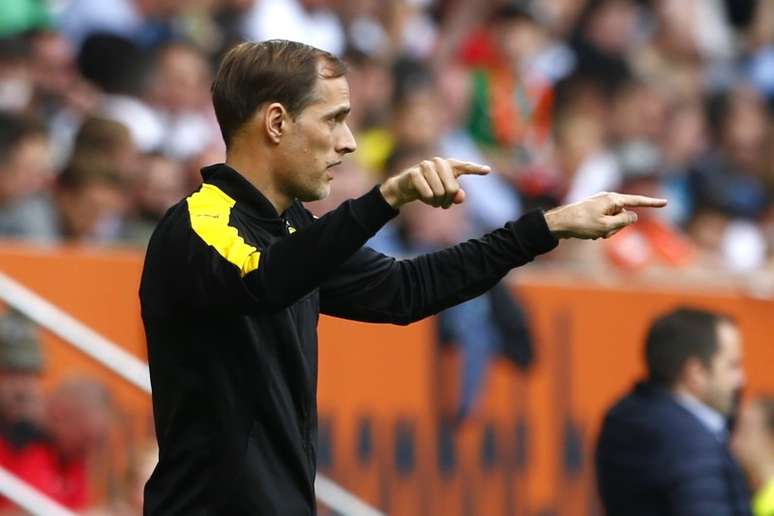 Técnico Thomas Tuchel em jogo do Borussia Dortmund 
 13/5/17   Reuters/Michaela Rehle 