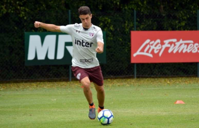 O meio-campista Shaylon fez seu primeiro jogo com Diego Aguirre, no último domingo, contra o Bahia, e fez um gol decisivo