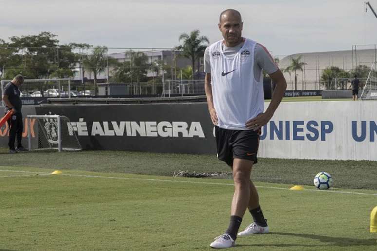 Atacante Roger entrou no segundo tempo do jogo-treino nesta segunda-feira (Foto: Daniel Augusto Jr)