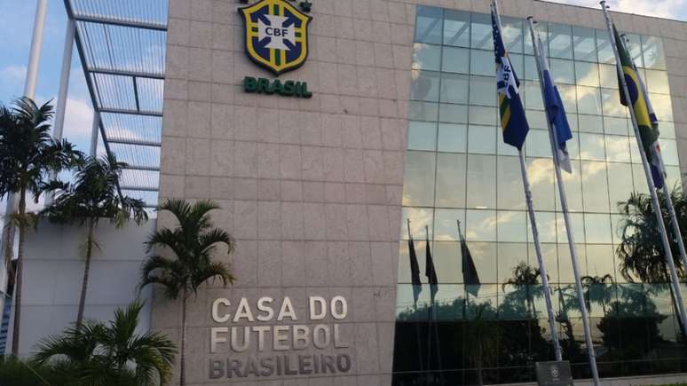 Entrada da sede da CBF com o novo nome (Foto:Bernardo Cruz)