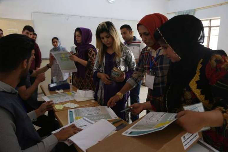 Eleições no país foram marcadas por supostas irregularidades de votação.