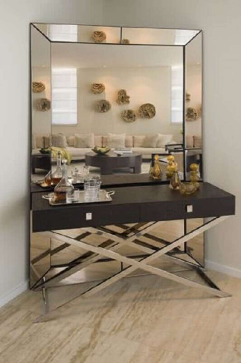 23. O espelho bisotado é perfeito para decorar ambientes pequenos