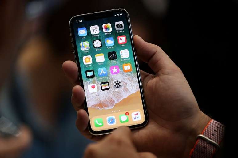 o iPhone X trouxe tela de OLED com suporte HDR e True Tone (Imagem: Reprodução / Pinterest)