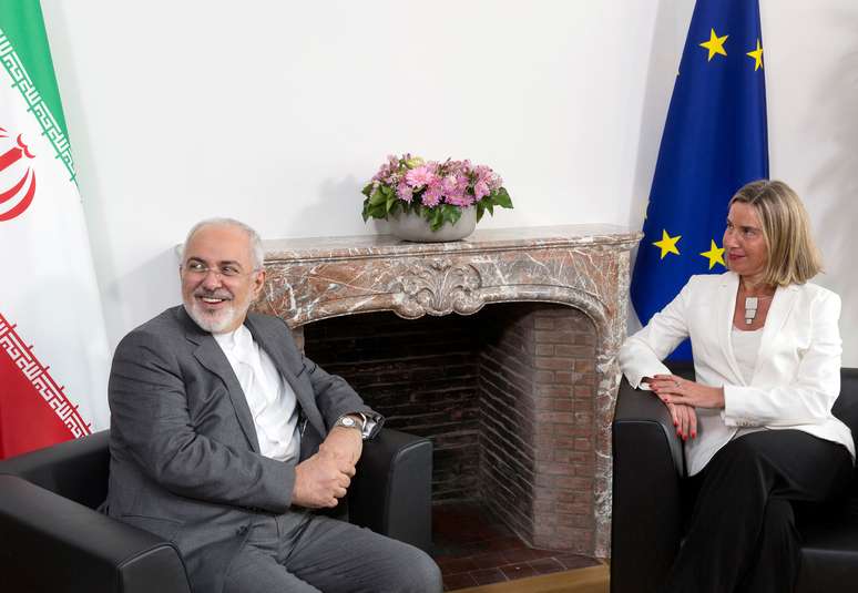 Ministro das Relações Exteriores do Irã, Mohammad Javad Zarif, se reúne com Federica Mogherini, chefe de política externa da União Europeia, em Bruxelas
15/05/2018 Thierry Monasse/Pool via Reuters