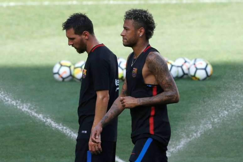 Messi e Neymar durante treino no Barcelona 
 21/7/2017   REUTERS/Mike Segar