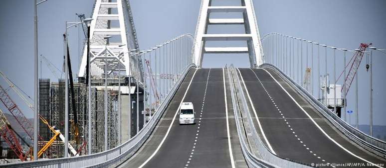 Ponte de ligação com a Crimeia custou 3,6 bilhões de dólares 