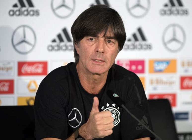 Joachim Löw está de contrato renova com a Alemanha até 2022 (Foto: Thomas Kienzle / AFP)