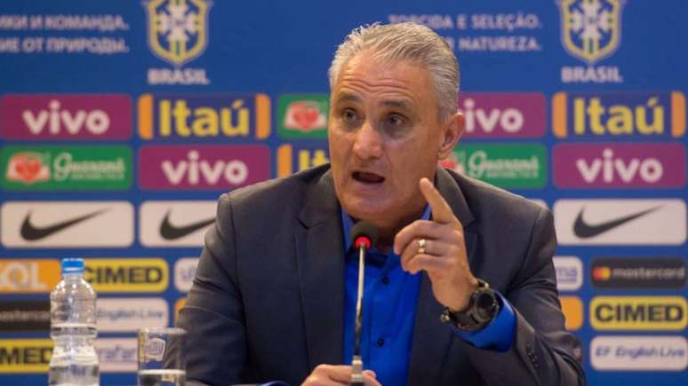 Tite no momento da convocação dos 23 jogadores (Foto: Pedro Martins / MoWA Press)