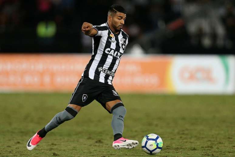 Rodrigo Aguirre estreou pelo Botafogo contra o Fluminense (Foto: Vitor Silva/SSPress/Botafogo)